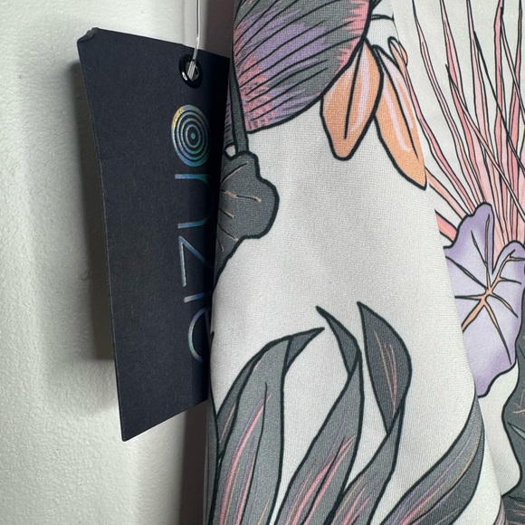 Onzie High Rise Biker Shorts in the Boho Botanical print womens S/M athletic - Picture 3 of 5